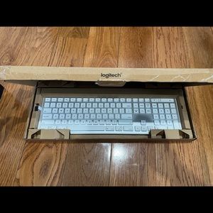 Logitech Wireless Solar Keyboard K750 for Mac - Silver/White